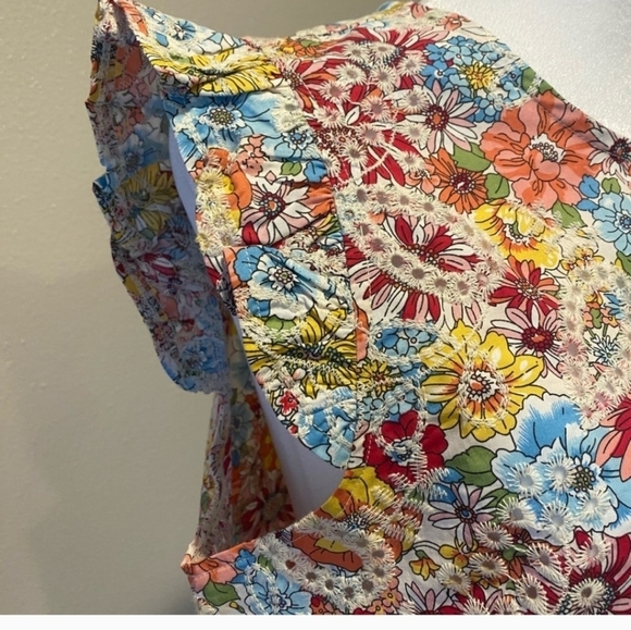 Solitaire Ruffle Sleeve & Hem Floral Embroidered Eyelet Top Size Medium - Picture 3 of 6